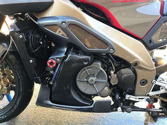Aprilia RSV 1000 Mille 5 of 5