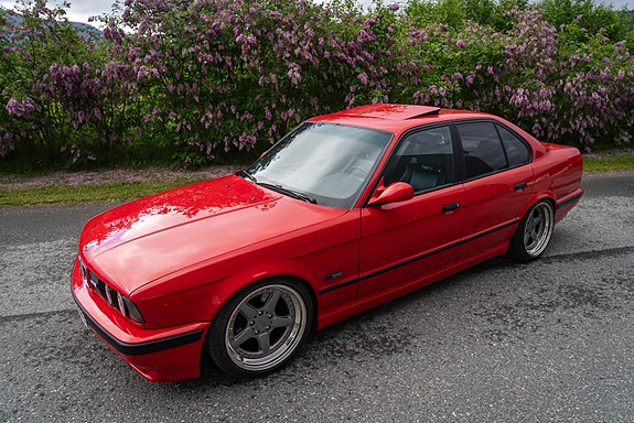 BMW M5 3 of 5