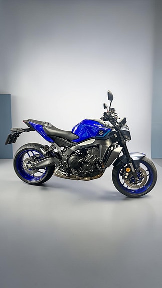 Yamaha MT-09 2 of 5