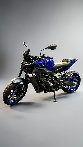 Yamaha MT-09 4 of 5