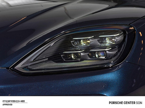 Porsche Cayenne 13 of 30