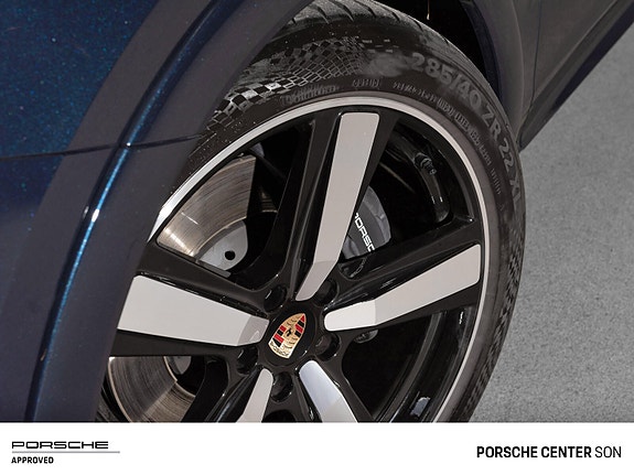 Porsche Cayenne 15 of 30