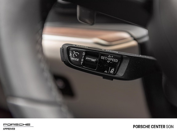 Porsche Cayenne 23 of 30