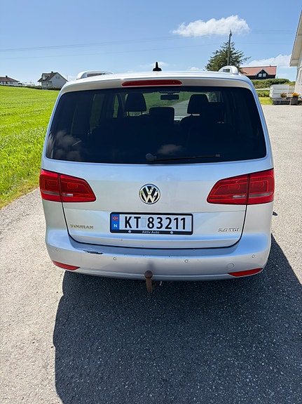 Volkswagen Touran 4 of 5