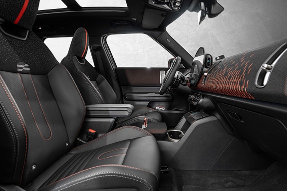 MINI John Cooper Works 2 of 5