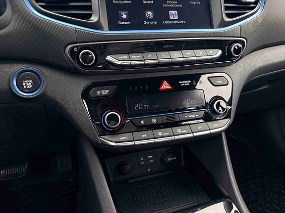 Hyundai IONIQ 26 of 30
