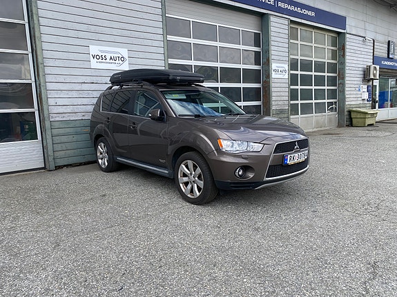 Mitsubishi Outlander 2 of 12