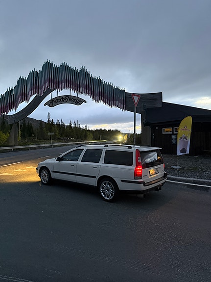 Volvo V70 2 of 5