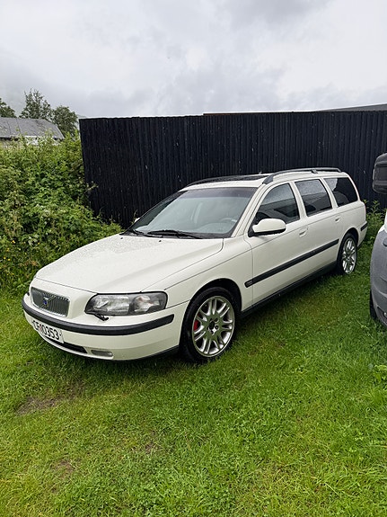 Volvo V70 3 of 5