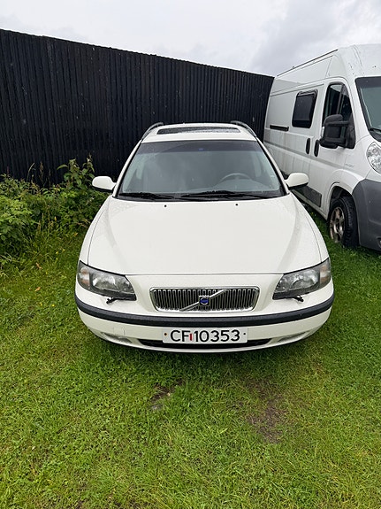 Volvo V70 4 of 5
