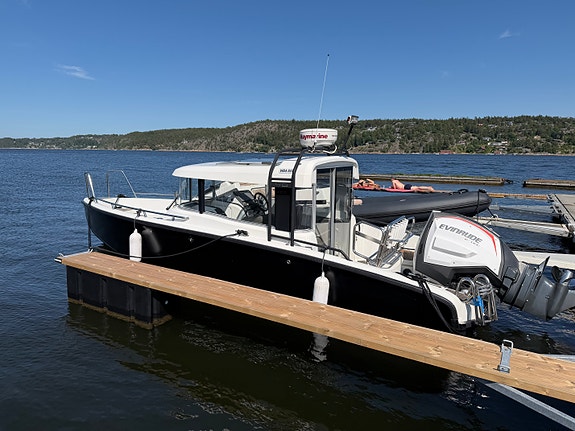 XO 240 Cabin – Evinrude 300 G2 3 of 5