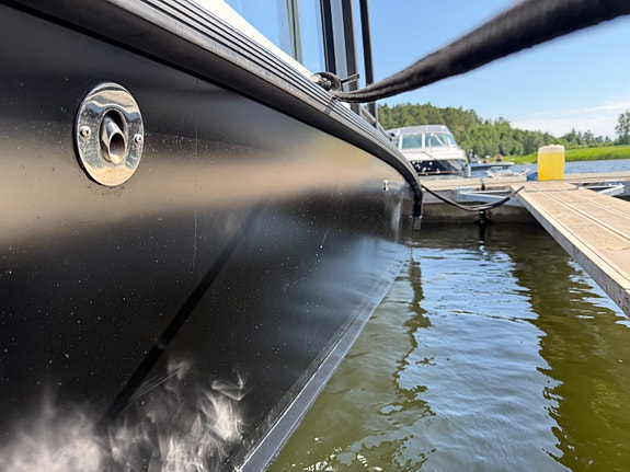 XO 240 Cabin – Evinrude 300 G2 5 of 5