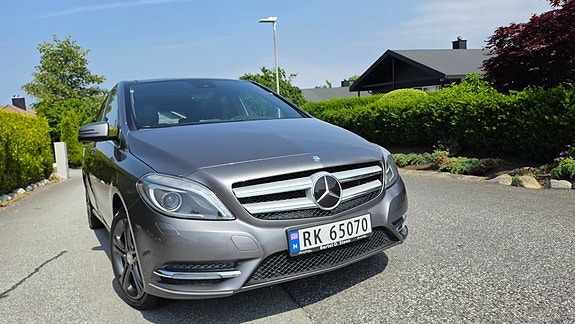 Mercedes-Benz B180 5 of 5