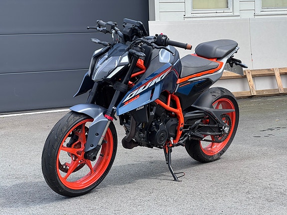 KTM 390 Duke 2 of 5