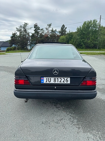 Mercedes-Benz E230 1988 photo 5