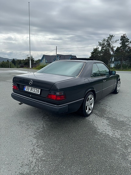 Mercedes-Benz E230 1988 photo 4