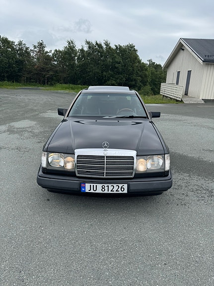 Mercedes-Benz E230 1988 photo 2