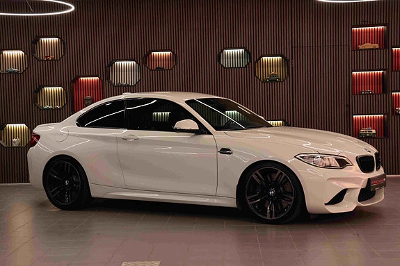 BMW M2 2 of 5