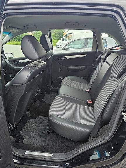 Mercedes-Benz B180 6 of 9