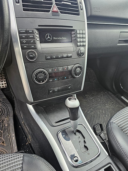 Mercedes-Benz B180 7 of 9