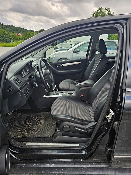 Mercedes-Benz B180 5 of 5