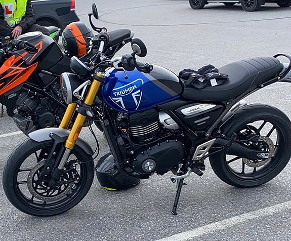 Triumph Speed 400 2 of 3