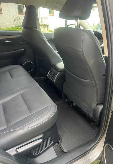 Lexus NX300h 5 of 5