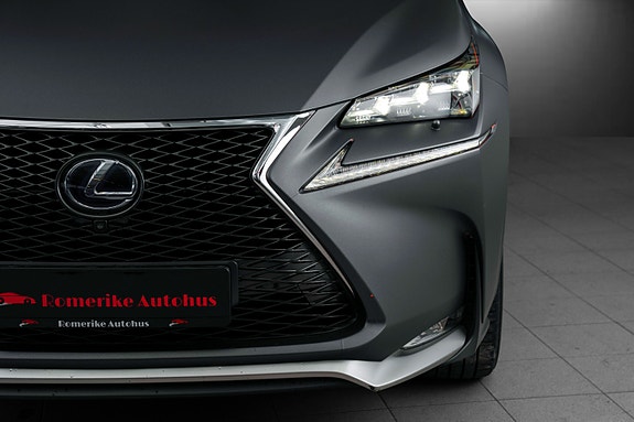 Lexus NX300h 5 of 5