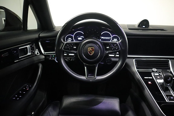 Porsche Panamera 18 of 30