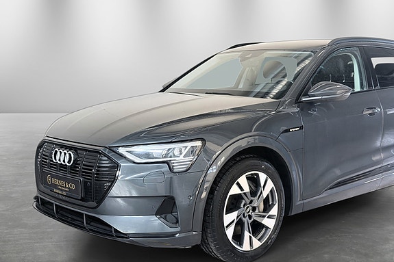 Audi e-tron 2 of 5