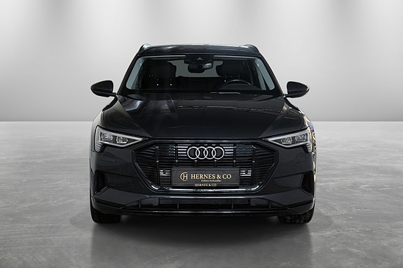 Audi e-tron 3 of 5