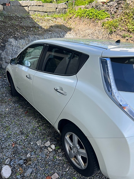 Nissan Leaf 3 of 13