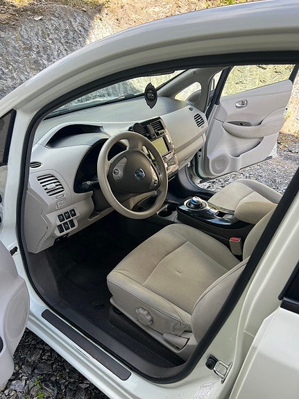 Nissan Leaf 9 of 13