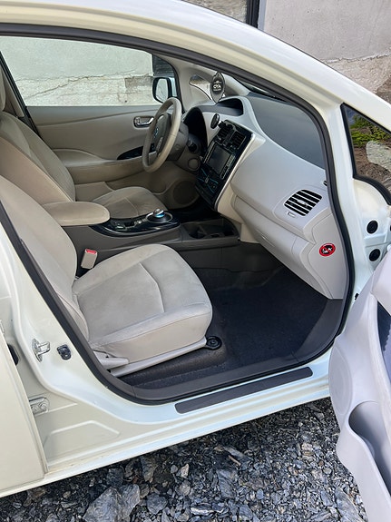 Nissan Leaf 6 of 13