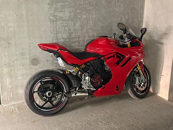 Ducati SuperSport 4 of 5