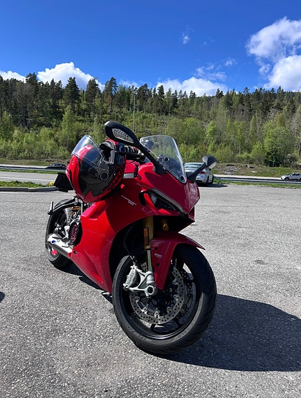 Ducati SuperSport 2 of 5