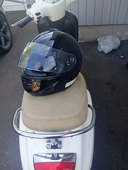 Vespa LX 50 2 of 5
