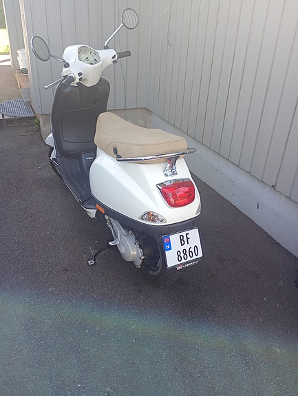 Vespa LX 50 4 of 5