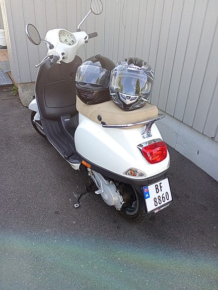 Vespa LX 50 10 of 10