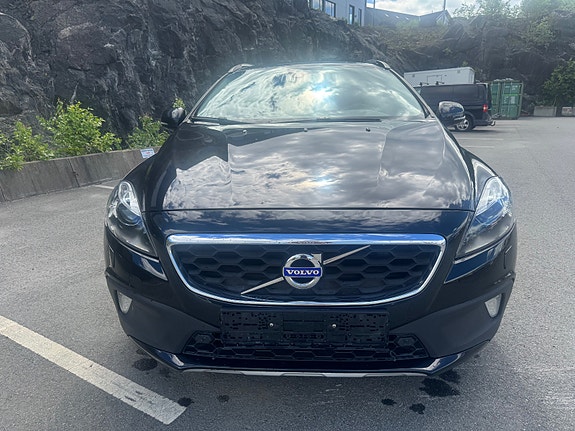 Volvo V40 Cross Country 2 of 5