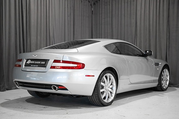Aston Martin DB9 2 of 5