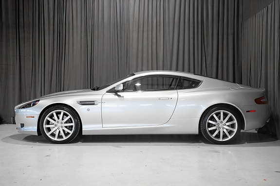 Aston Martin DB9 3 of 5