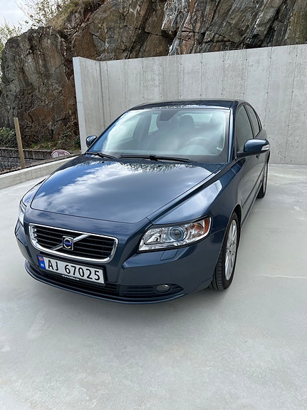 Volvo S40 2 of 5