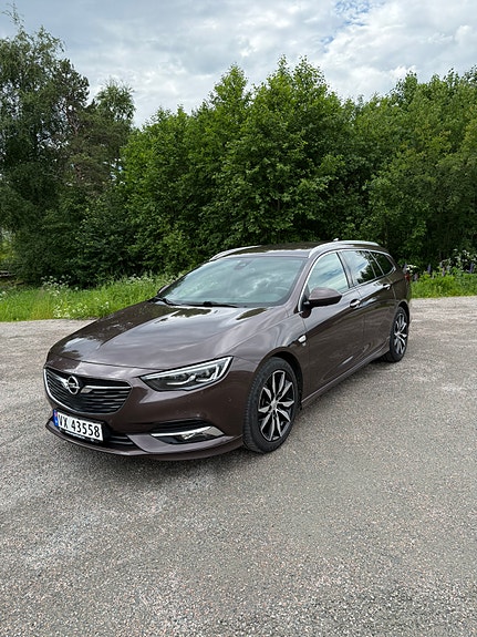 Opel Insignia 2 of 5