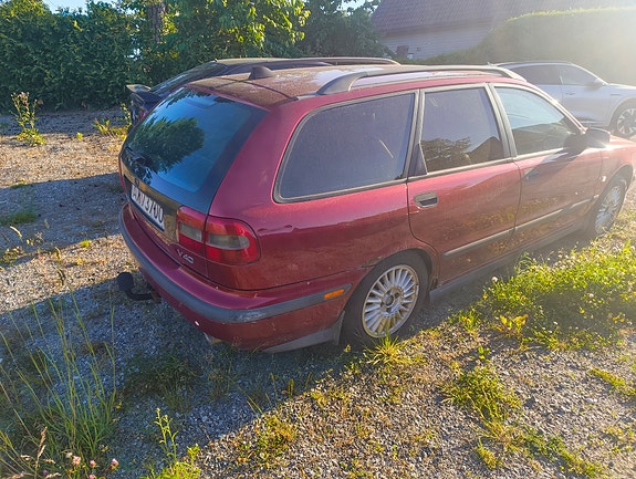 Volvo V40 3 of 5