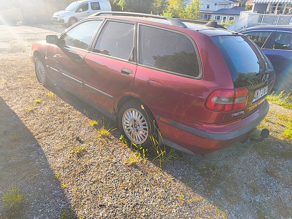 Volvo V40 4 of 5