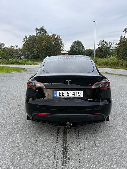 Tesla Model Y 4 of 10