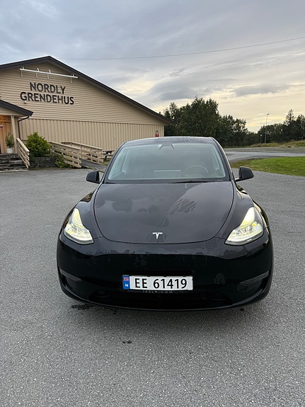 Tesla Model Y 2 of 10