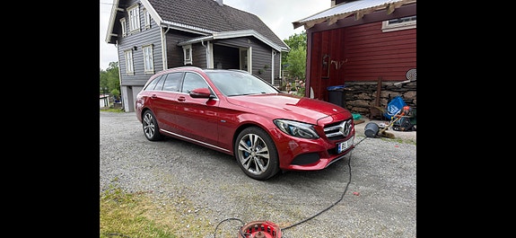 Mercedes-Benz C350 2 of 19