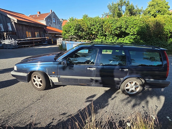 Volvo 850 2 of 5